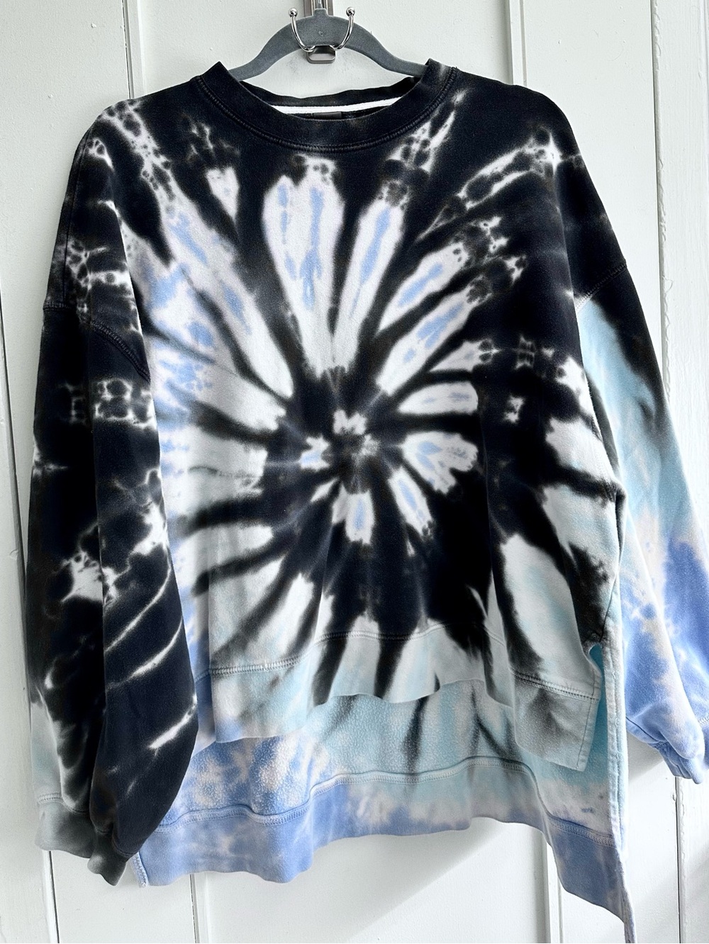 Electric & Rose Spiral Tie Dye Sweatshirt Oversized M Blue Black Coastal